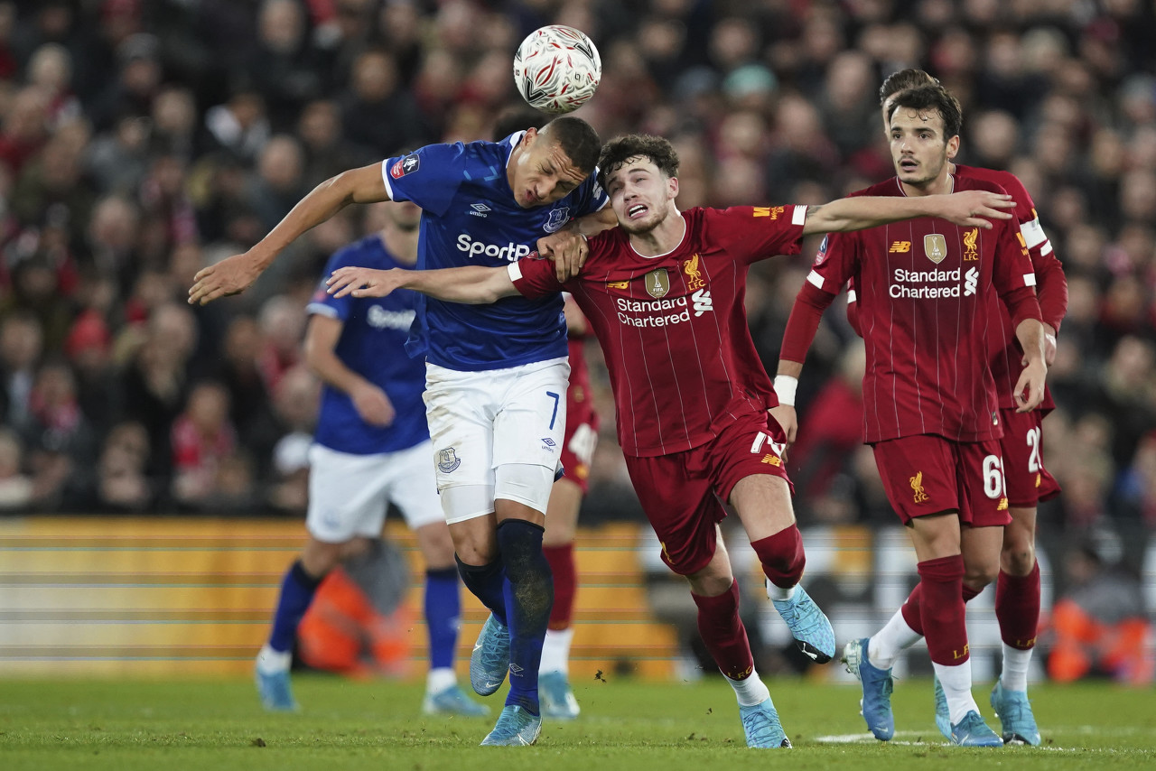 西媒：加西亚被阿拉维斯球员肘击后出现头晕，因此半场被换下