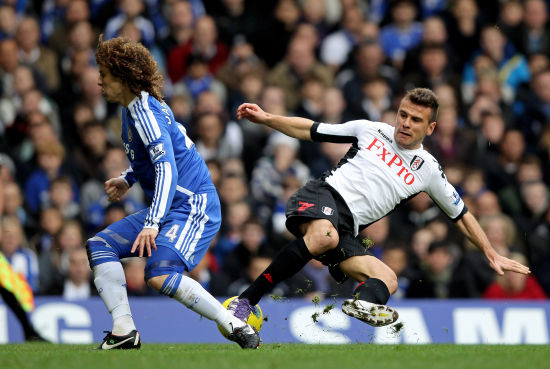 热刺抵达韩国受到热烈欢迎，有球迷在与麦迪逊合影时激动流泪